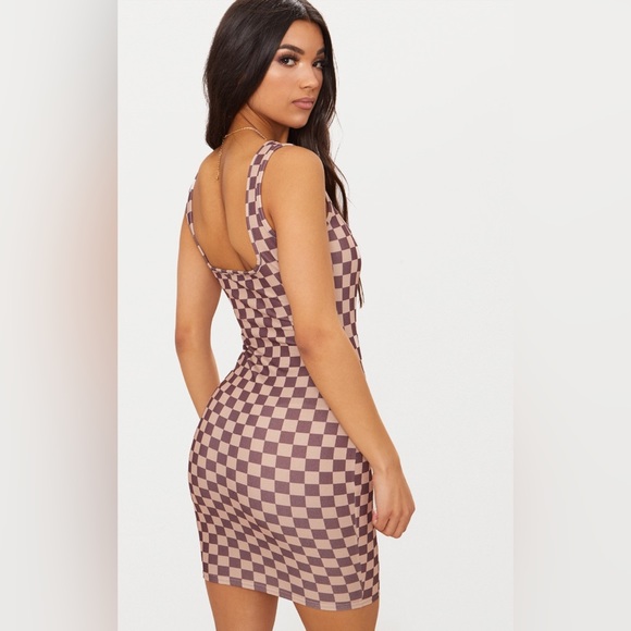 PrettyLittleThing Checkered Dress - Picture 4 of 6